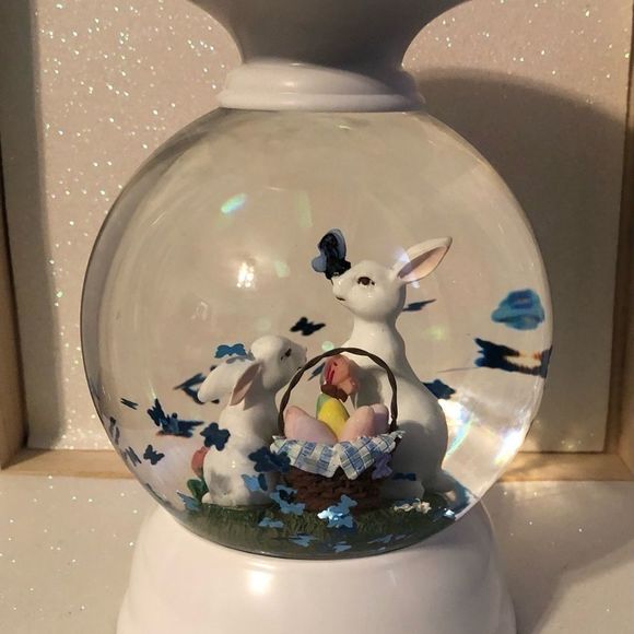 PRICE FIRM BBW Easter Bunny 3 Wick  Water Globe Candle Pedestal - Picture 3 of 3